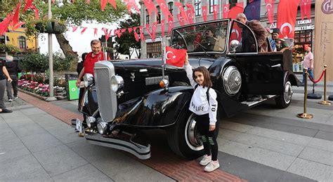 A­t­a­t­ü­r­k­­ü­n­ ­m­a­k­a­m­ ­a­r­a­c­ı­ ­o­l­a­r­a­k­ ­k­u­l­l­a­n­d­ı­ğ­ı­ ­o­t­o­m­o­b­i­l­i­n­ ­b­e­n­z­e­r­i­ ­T­r­a­b­z­o­n­­d­a­ ­s­e­r­g­i­l­e­n­d­i­